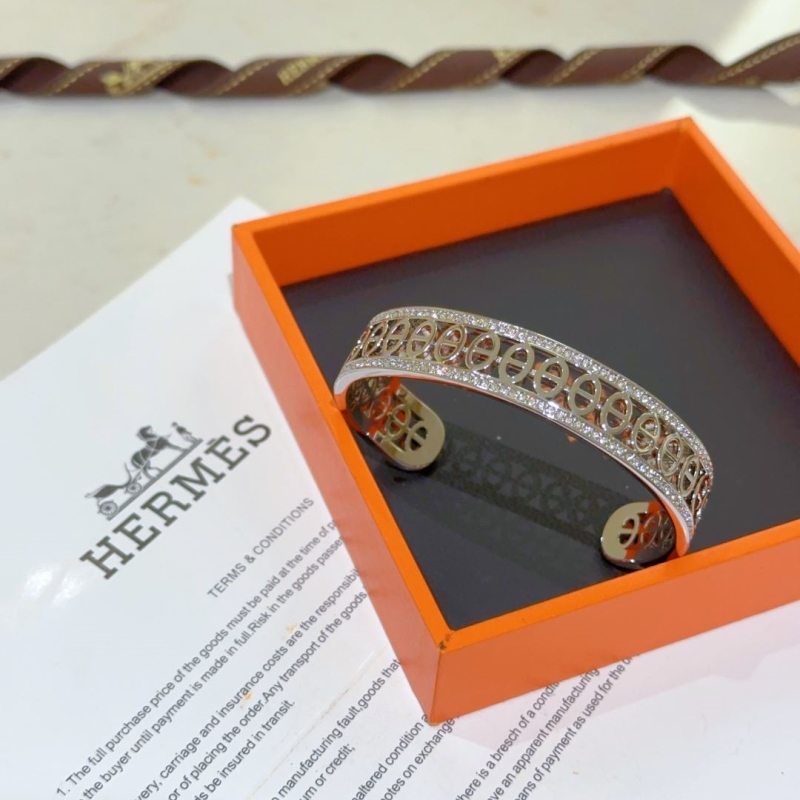 H**me5 bracelets